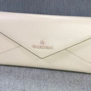 NWOT Mario Valentino crème envelope leather wallet